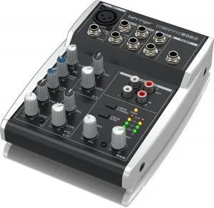 Behringer XENYX 502S Микшерный пульт.