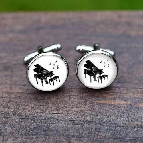 Запонки Черный рояль на белом фоне.