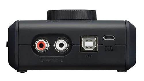 Zoom U-22 Ручной стерео USB аудиоинтерфейс.
