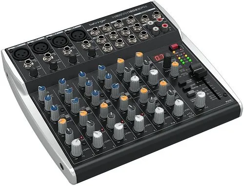 Behringer XENYX 1202SFX Микшерный пульт.